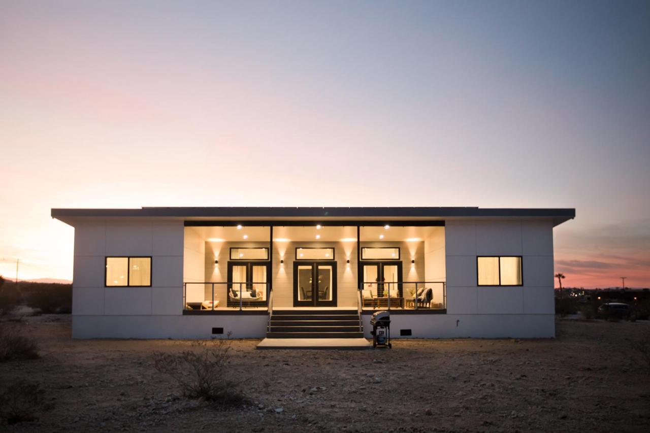 Modern Desert Dream - New Build Туентинайн Палмс Екстериор снимка